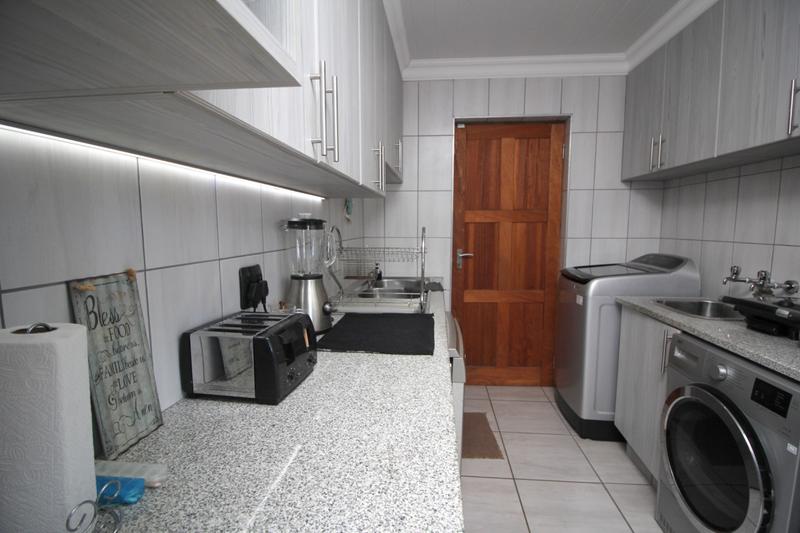 5 Bedroom Property for Sale in Reebok Western Cape